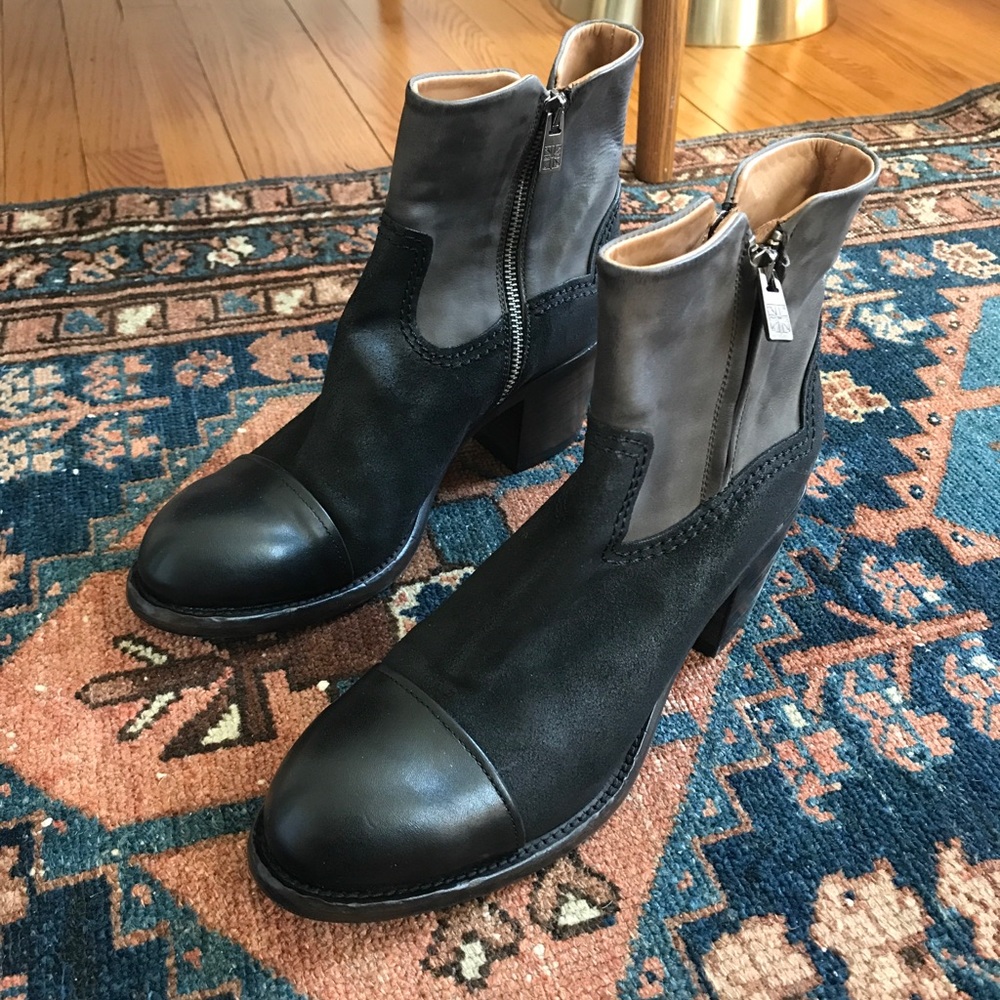 NWT. Pantenetti. Made in Italy. Grey heeled boots